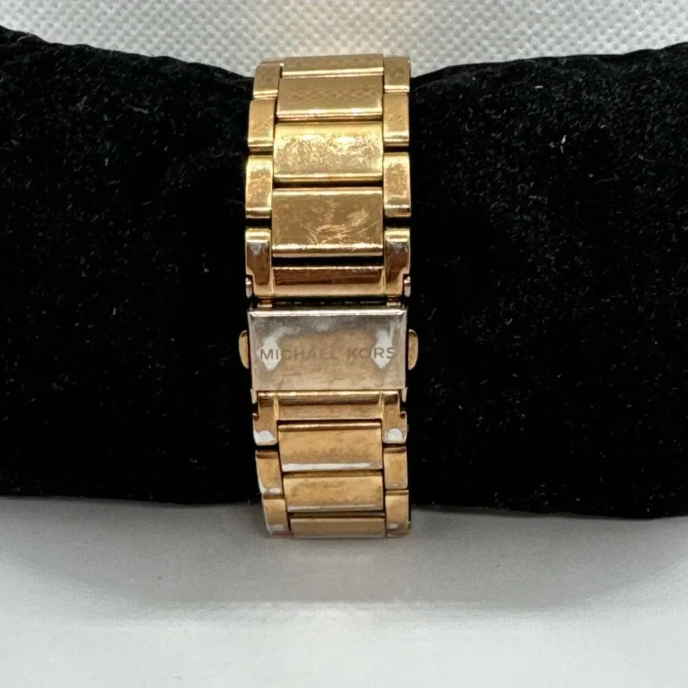 Michael Kors Parker MK5865 Women Rose Gold Analog Dial Quartz Wrist Watch JNA407